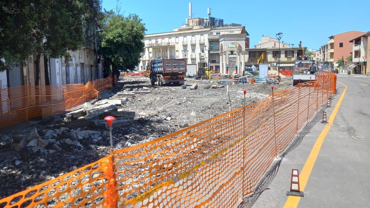 Piazza Mariano, i lavori che si allungano preoccupano la minoranza a Oristano