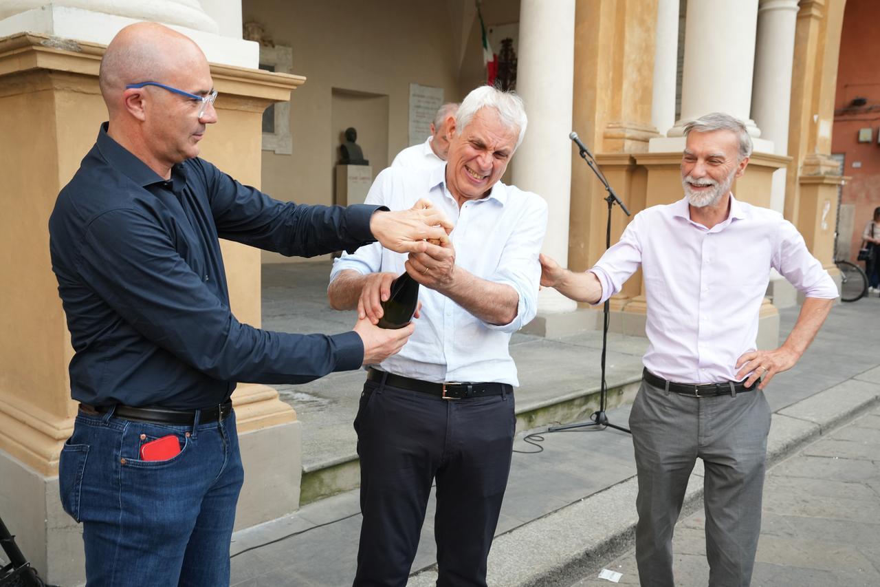 Elezioni a Reggio Emilia, il centrosinistra esulta: Massari eletto sindaco con il 56,05%. Tarquini (centrodestra) si ferma al 33,21%, Aguzzoli  solo il 6,41%