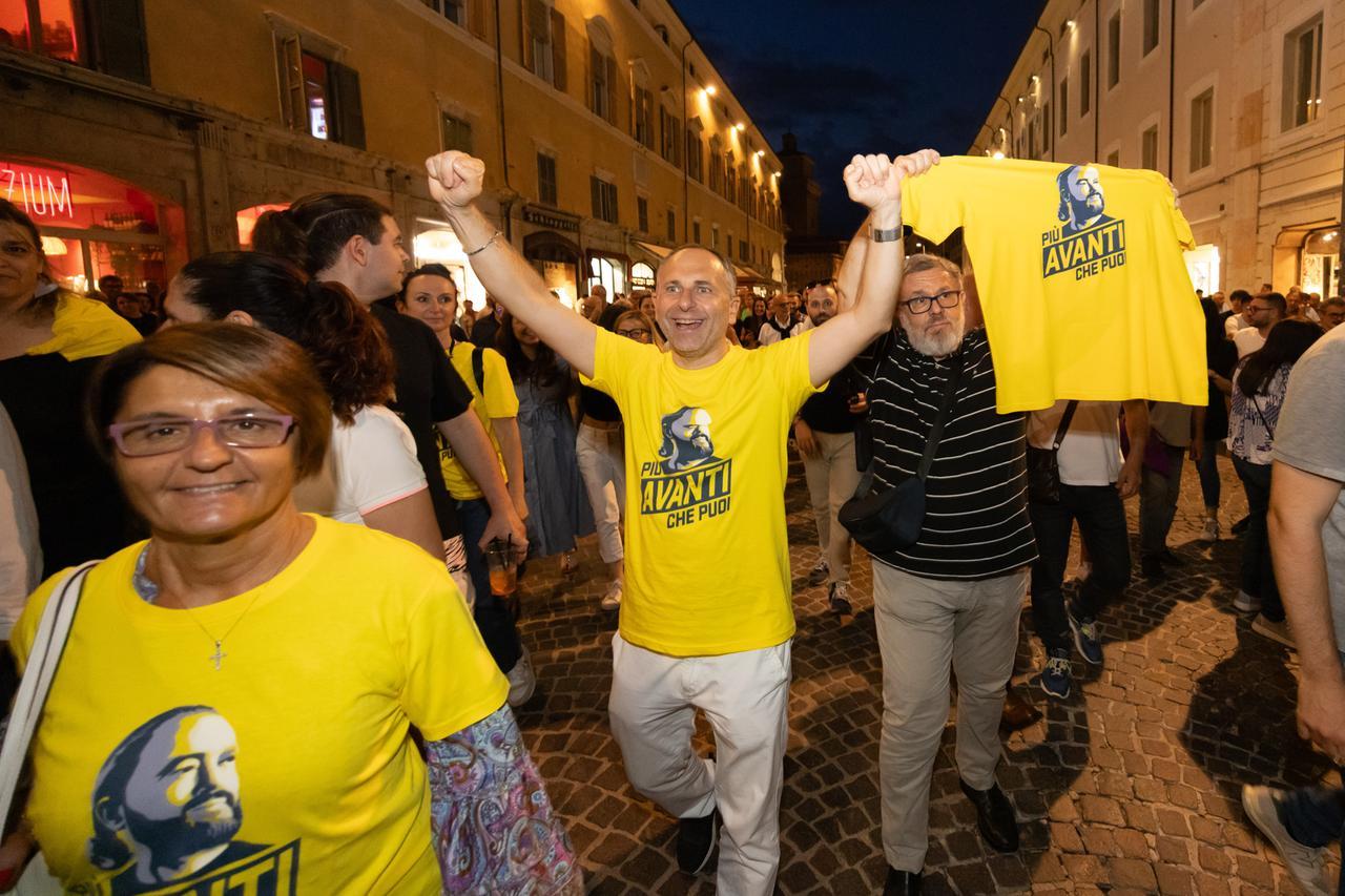 Ferrara, Fabbri torna in Municipio da “Duca”: trionfo personale oltre ogni attesa