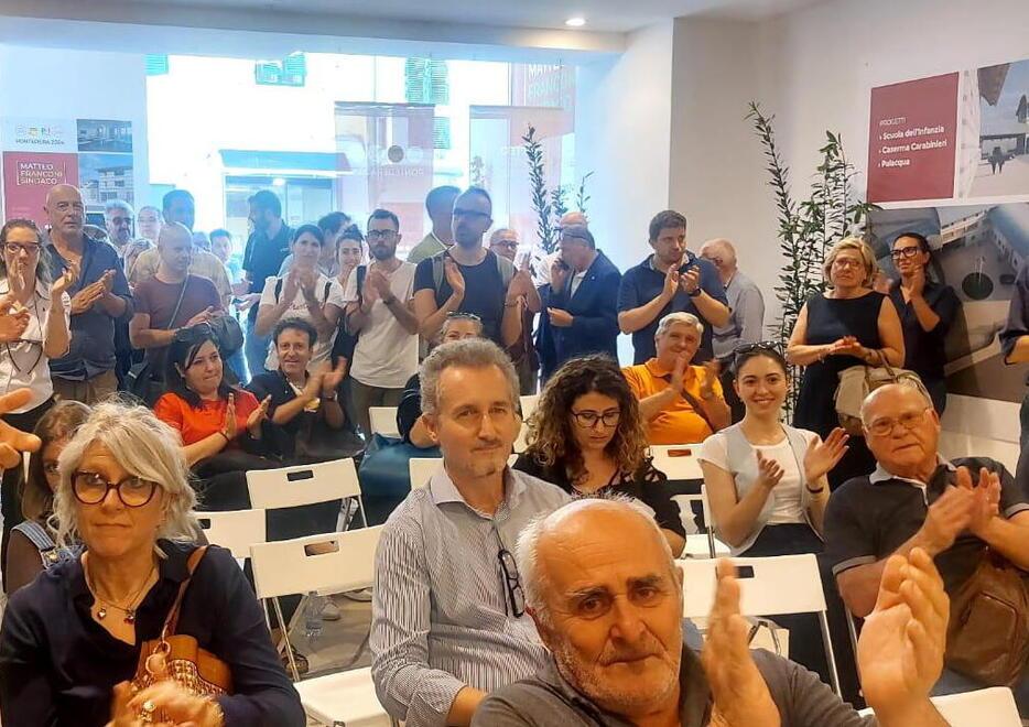 
	Alcuni sostenitori di Franconi nella sede di Corri Con attendono l&rsquo;esito del voto

