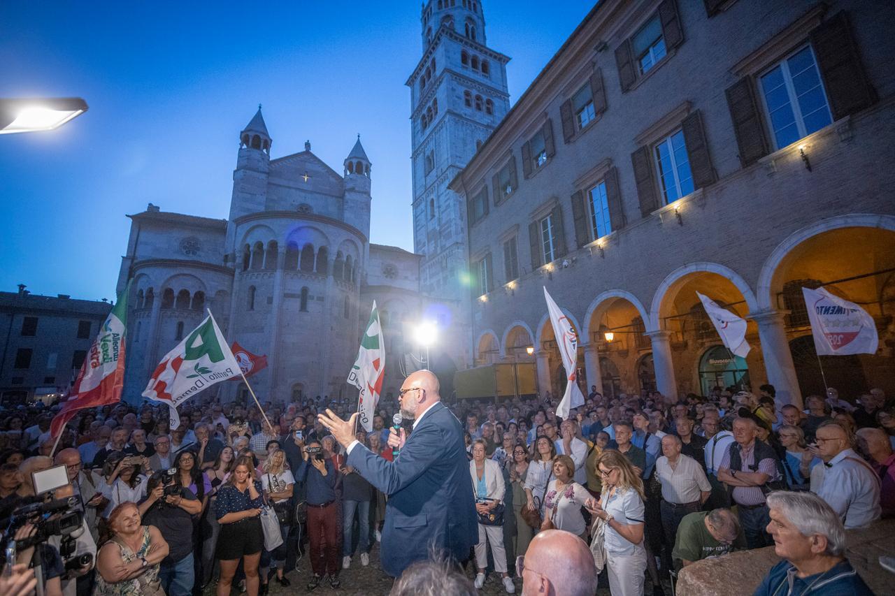 Piazza Grande Massimo Mezzetti festeggia la vittoria 