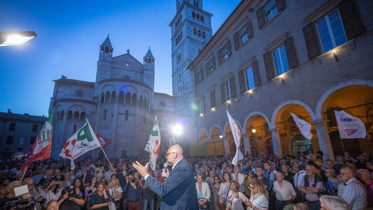 Piazza Grande Massimo Mezzetti festeggia la vittoria
