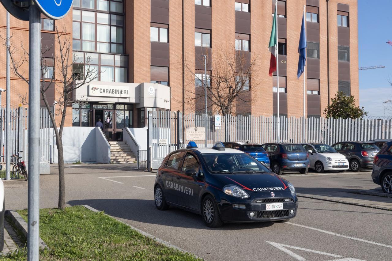 Modena, uccide la moglie 41enne e poi va dai carabinieri con il cadavere nell’auto