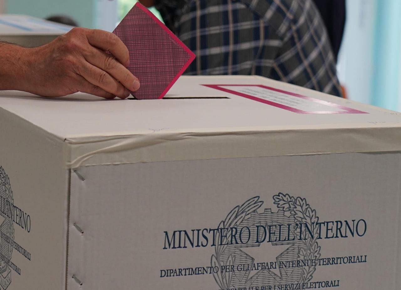 
	Un momento del voto (foto Franco Silvi)


