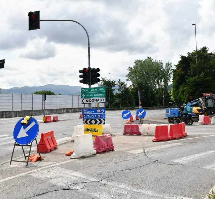 Lucca, via delle Città Gemelle: partono i lavori per la realizzazione della nuova rotatoria<br type="_moz" />

