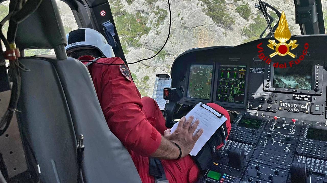 Perdono l’orientamento sul sentiero per Cala Sisine: due turisti trasportati con l’elicottero all’ospedale di Nuoro