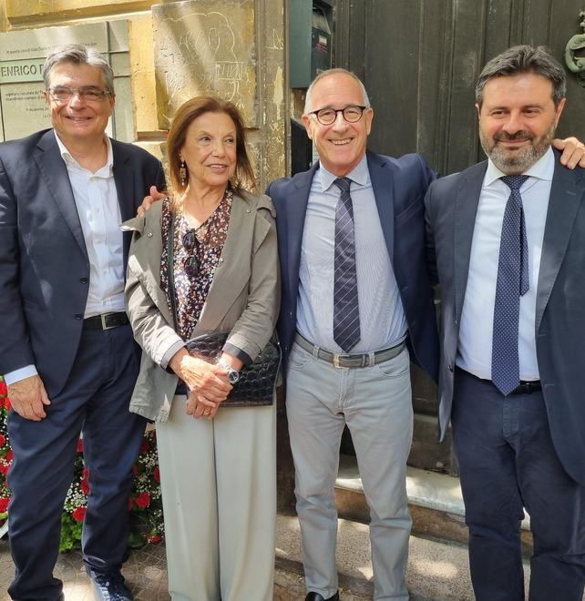 Sassari, il neo sindaco Giuseppe Mascia tra bagni di folla, lacrime e la promessa: «Da adesso al lavoro»