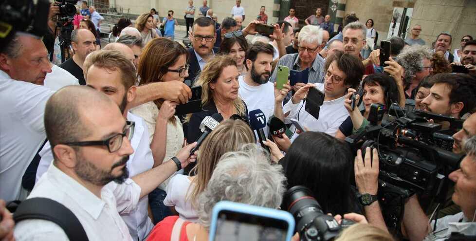 Ilaria Bugetti in piazza dopo i risultati delle elezioni per il rinnovo del consiglio comunale (foto Binoy Toroucly)