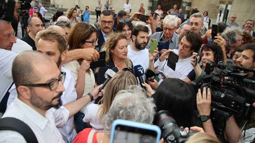 Ilaria Bugetti in piazza dopo i risultati delle elezioni per il rinnovo del consiglio comunale (foto Binoy Toroucly)