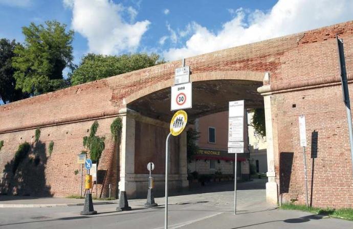 Il varco Ztl di Porta Corsica dove nell’estate 2022 molti sono transitati con il pass scaduto