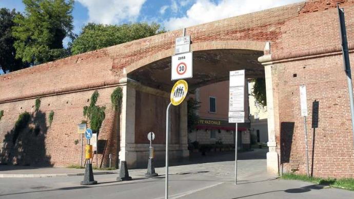 Il varco Ztl di Porta Corsica dove nell’estate 2022 molti sono transitati con il pass scaduto
