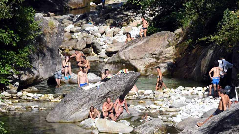 Massa, stop alla sosta selvaggia al fiume: ora nei weekend c’è il divieto di transito