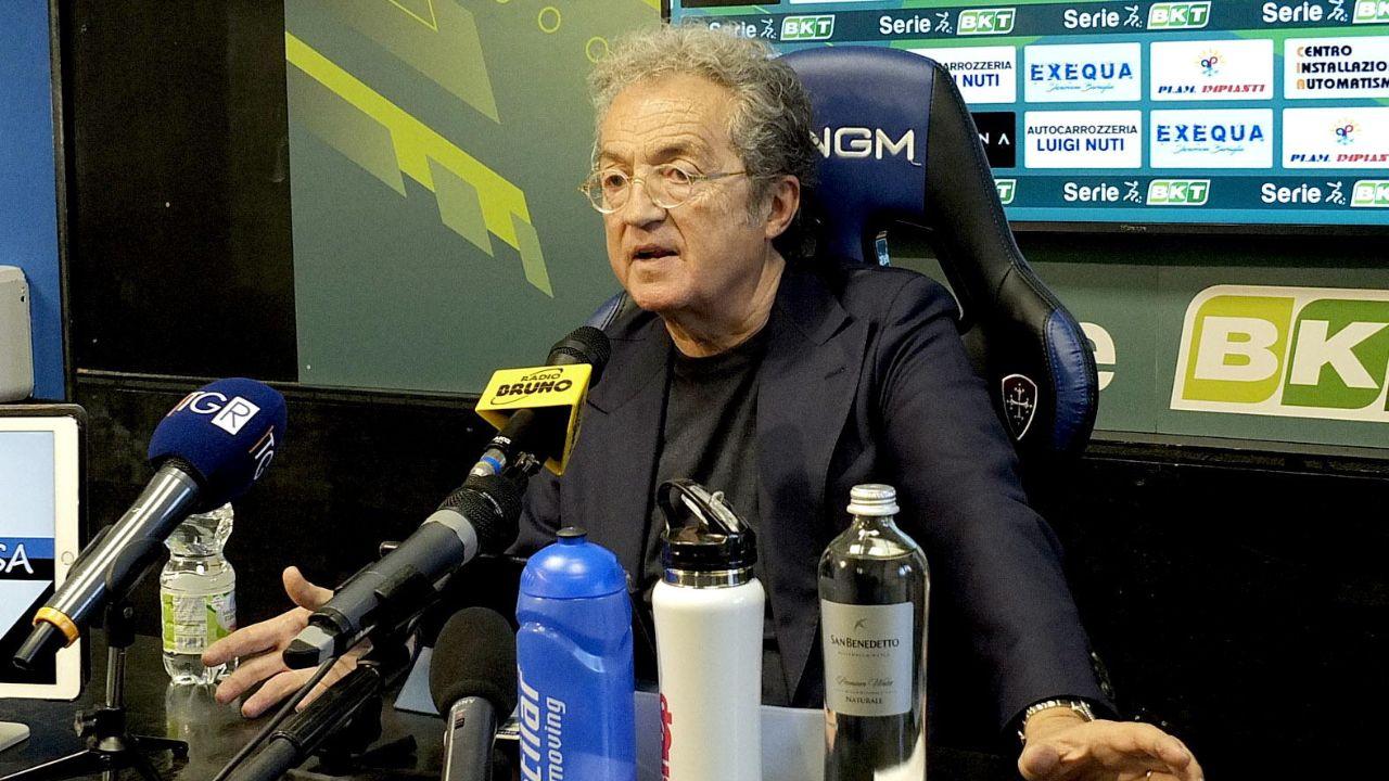 Il presidente del Pisa Giuseppe Corrado durante una conferenza stampa