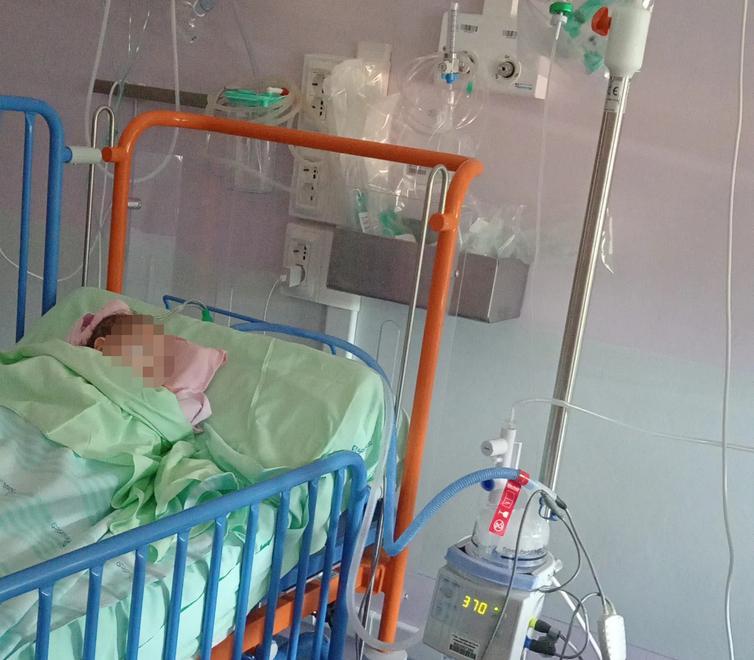 Bambina livornese in ospedale da 79 giorni: «Nostra figlia è “prigioniera”»