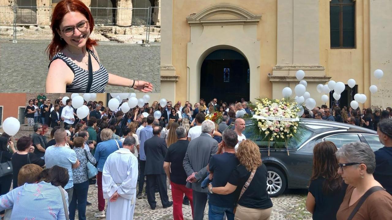 L'ultimo saluto ad Adele Baldasarre, la studentessa 16enne morta nel sonno. Al funerale risuona la "sua" musica