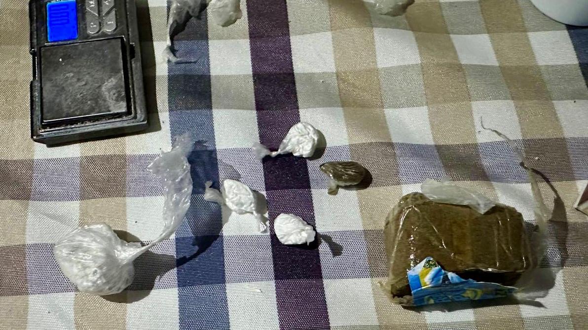 Porto Garibaldi, la consegna dell’atto giudiziario finisce con un arresto per droga