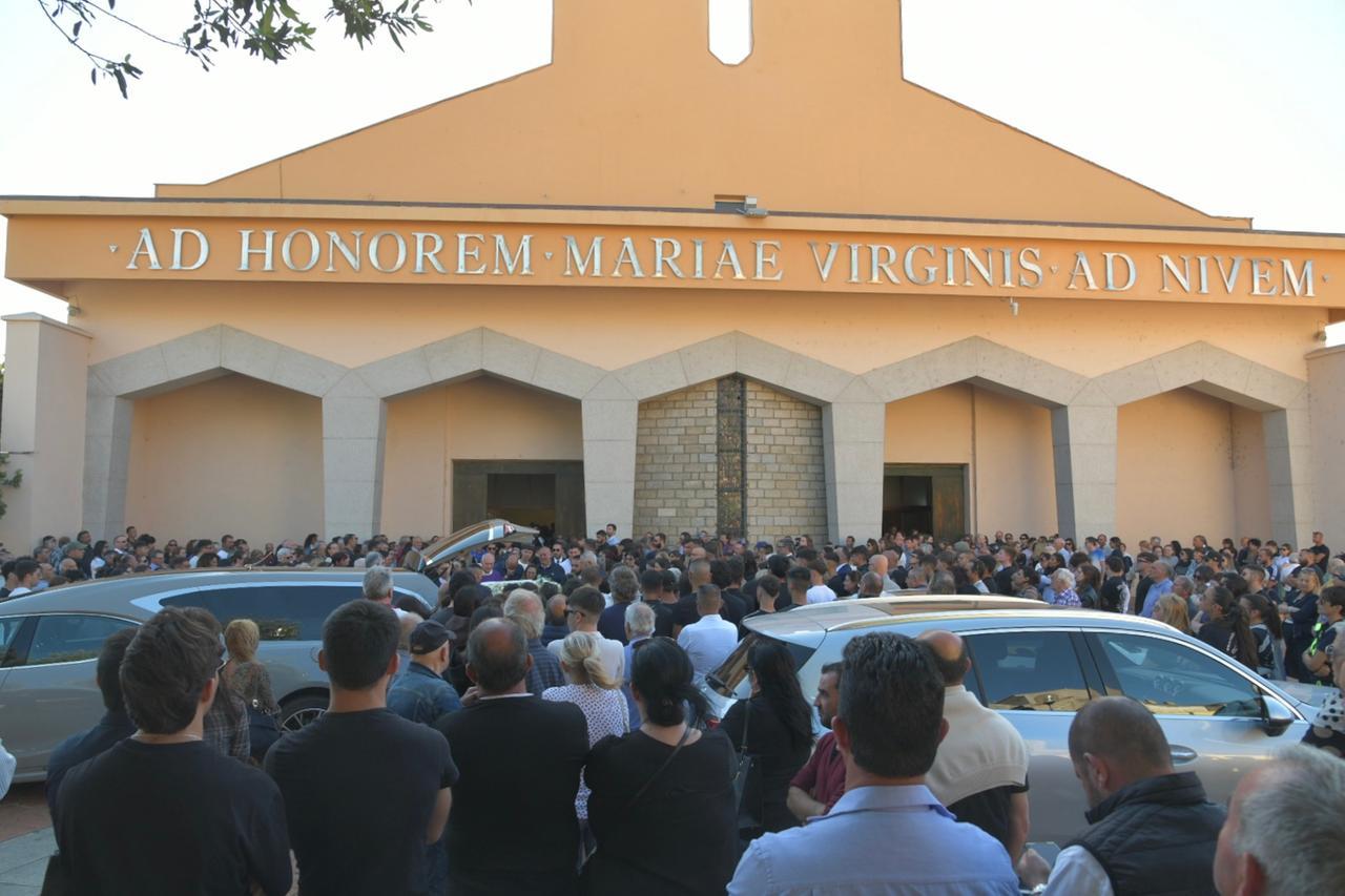 Arzachena, in centinaia per l’ultimo saluto a Ivan Dettori