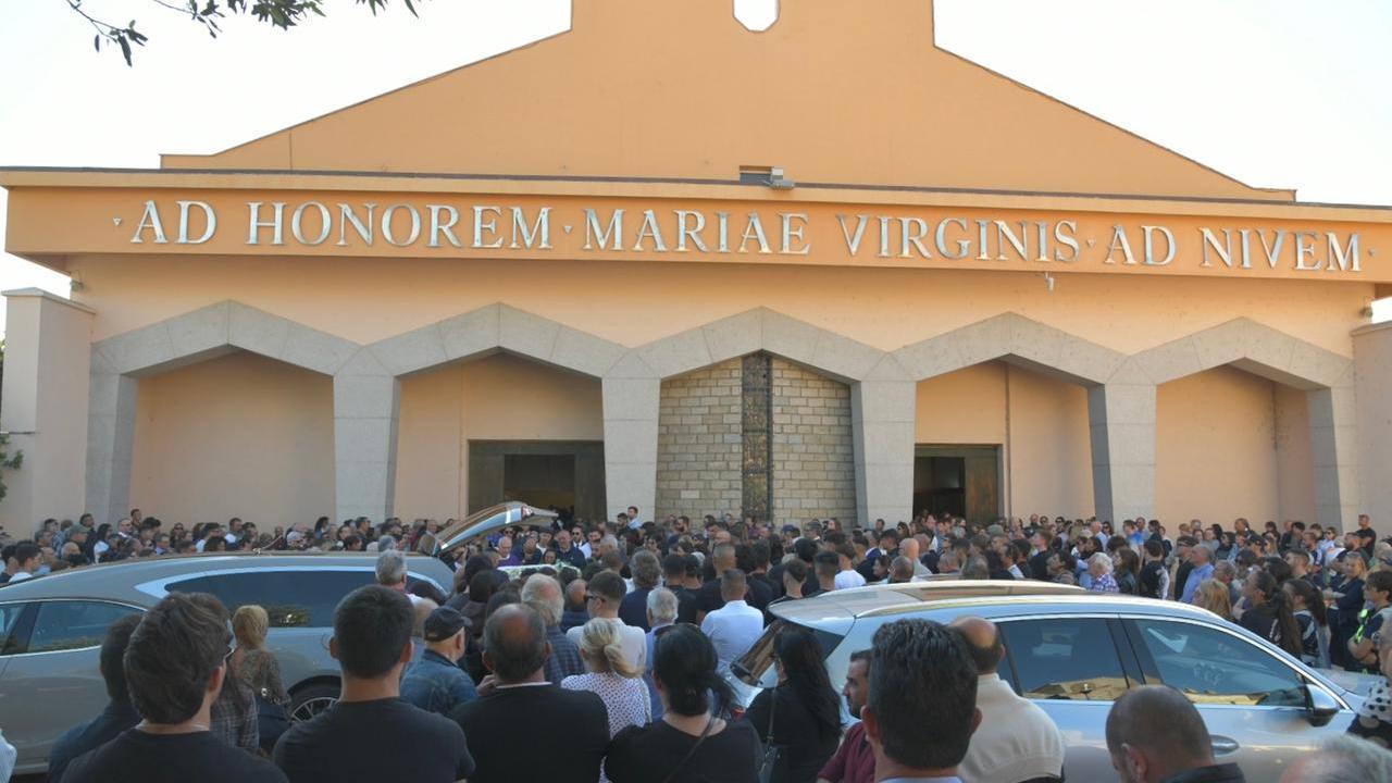 Arzachena, in centinaia per l’ultimo saluto a Ivan Dettori