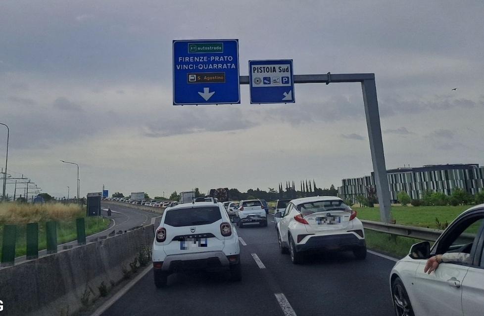 Pistoia, tangenziale chiusa per lavori: traffico bloccato fino all’A11. Cosa è successo