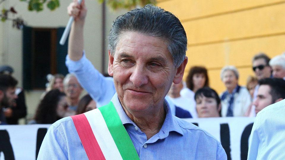 Lucca, il sindaco Puglia condannato per truffa: 3 anni