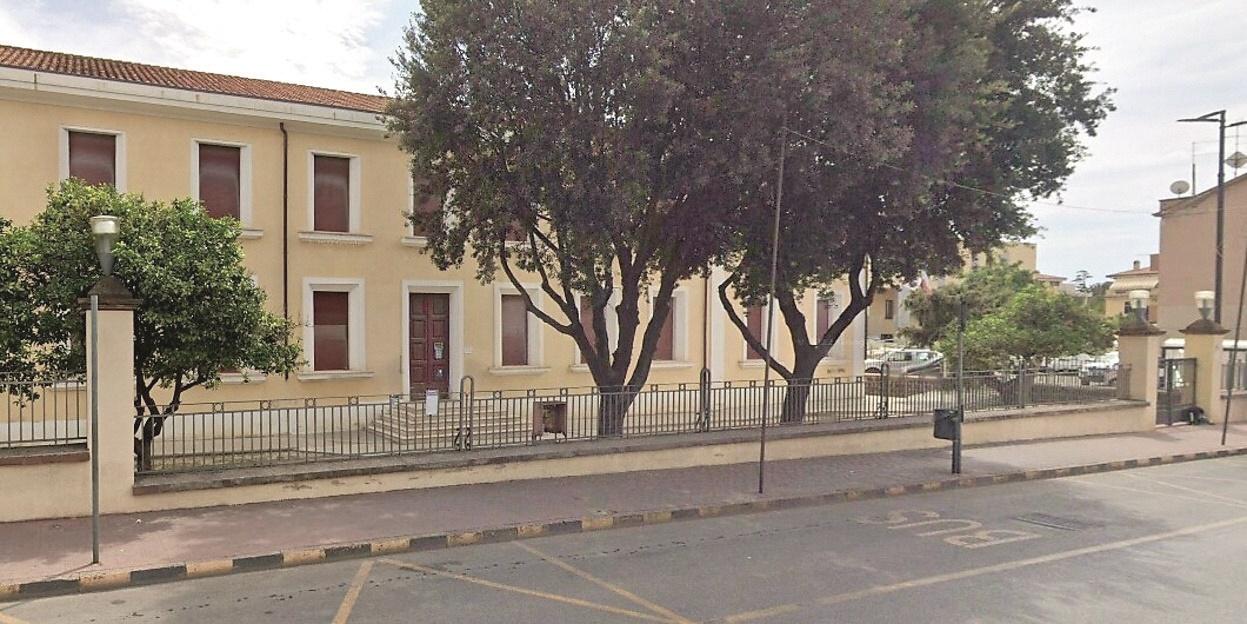 
	Il caseggiato scolastico della primaria in via Santa Veronica a Orosei

