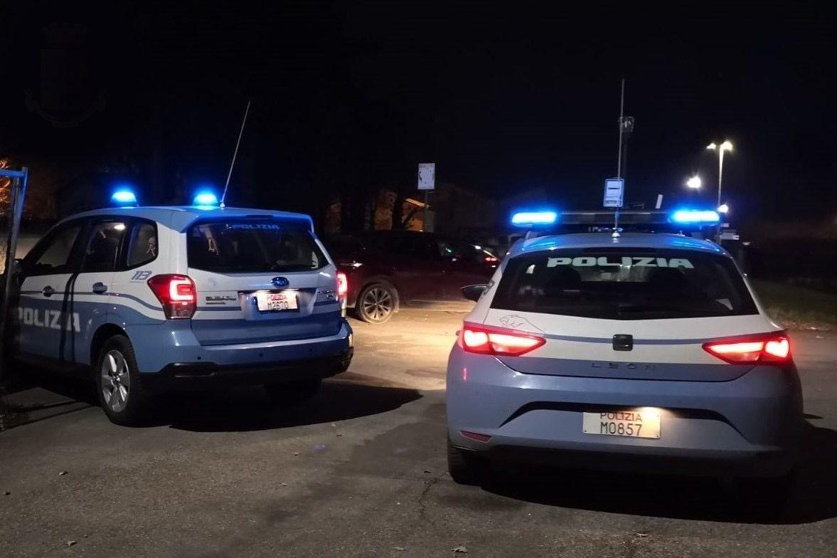 Modena, picchiato alle spalle e rapinato