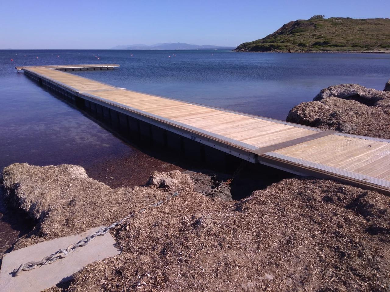 
	Pontile e boe a Mare Morto

