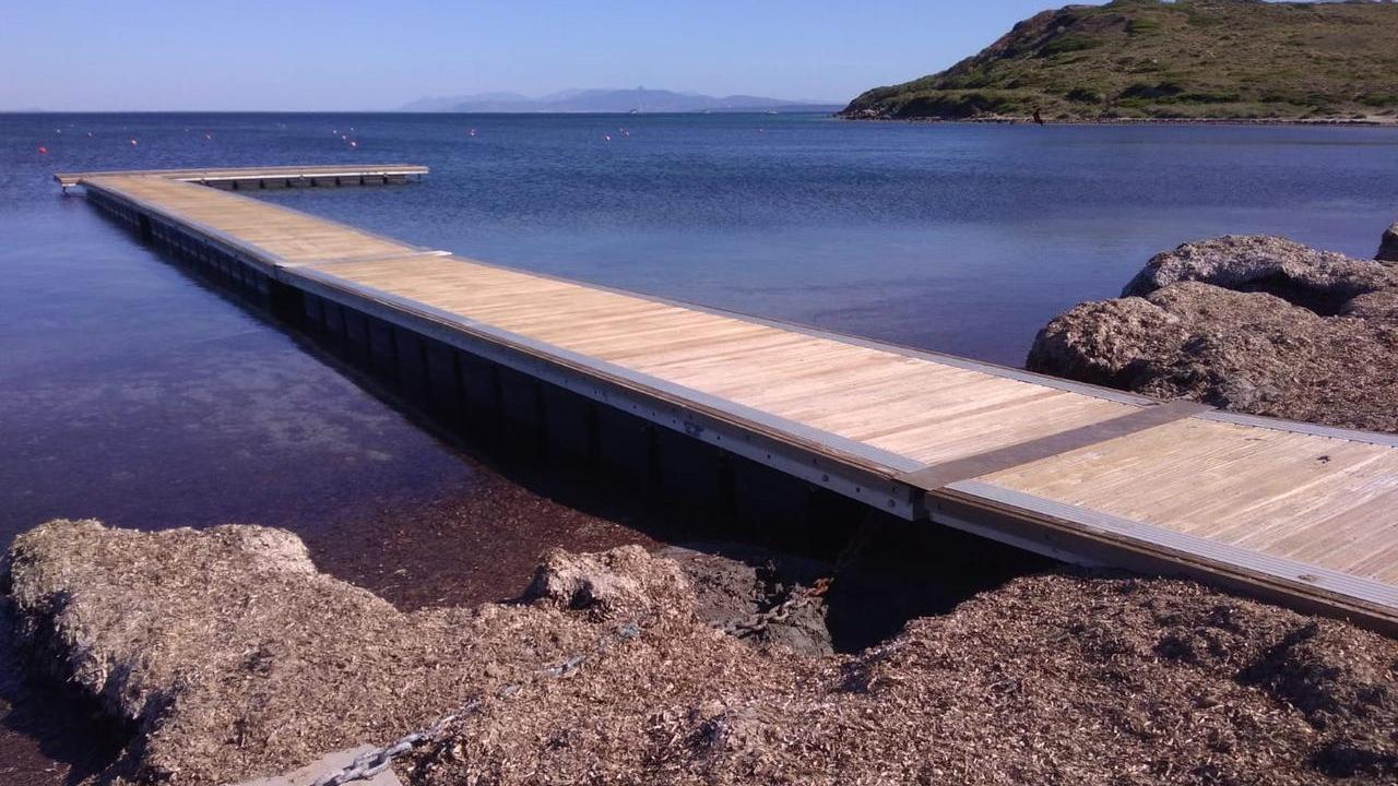 Pontile e boe a Mare Morto