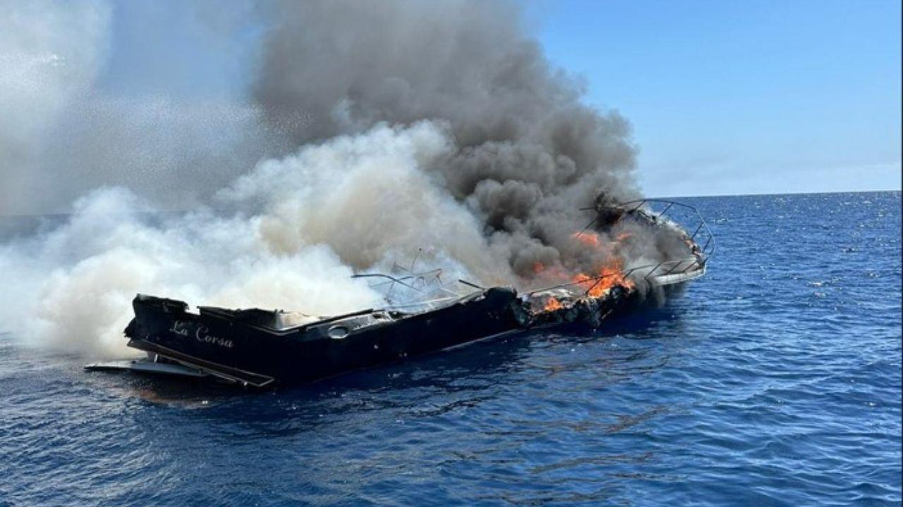 
	Lo yacht in fiamme

