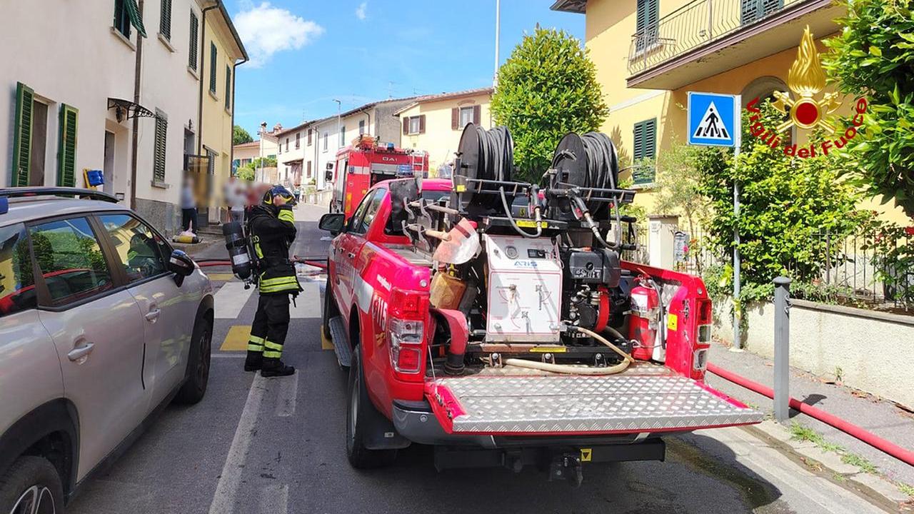 L'intervento dei vigili del fuoco in via Macia a Comeana