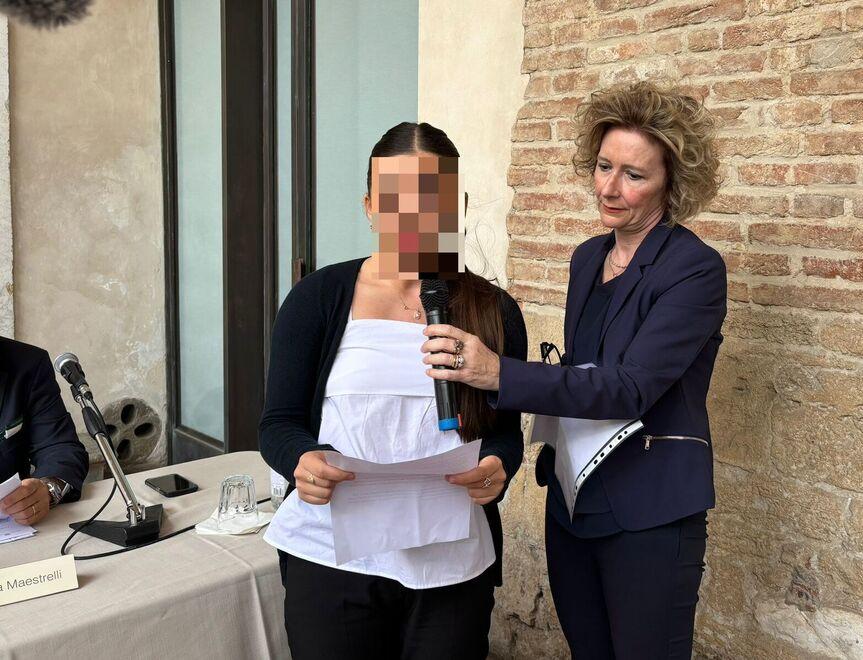 L’intervento della ragazza francese che l’anno scorso incise un cuore su una colonna della Torre