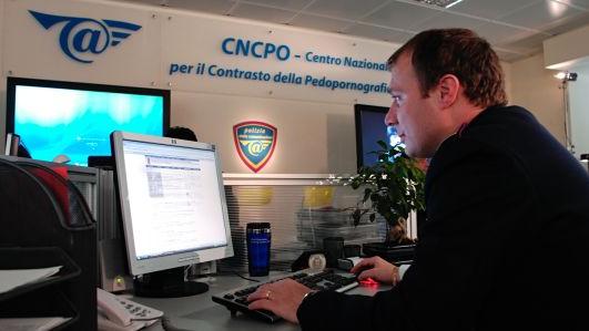 Operazione contro la pedo-pornografia: una perquisizione anche a Prato