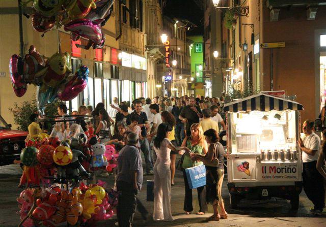 Prato, c’erano una volta i giovedì di luglio: negozianti scontenti per il declino