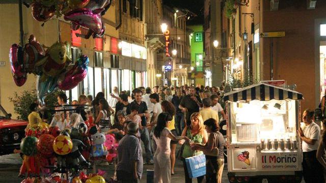 Prato, c’erano una volta i giovedì di luglio: negozianti scontenti per il declino