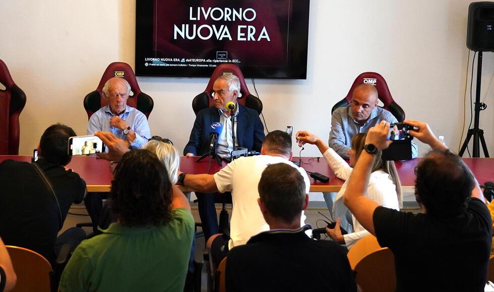 La presentazione del nuovo allenatore e del direttore sportivo