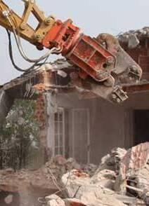 Lucca, demolizione per due case abusive del campo rom