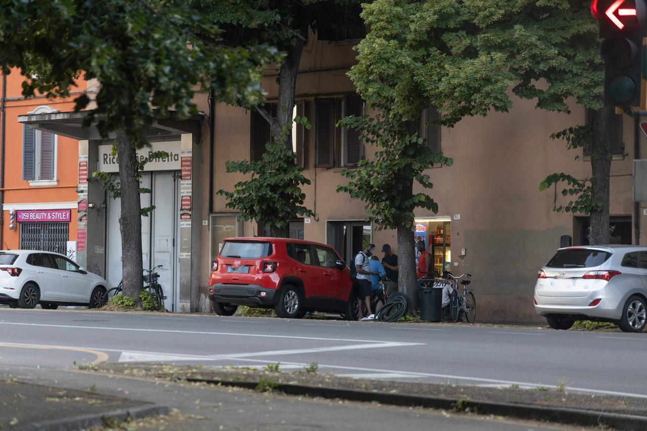 Spaccio a Modena, i residenti: «Siamo in ostaggio»