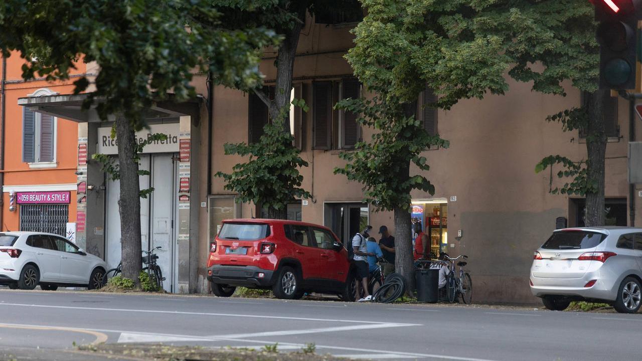 Spaccio a Modena, i residenti: «Siamo in ostaggio»