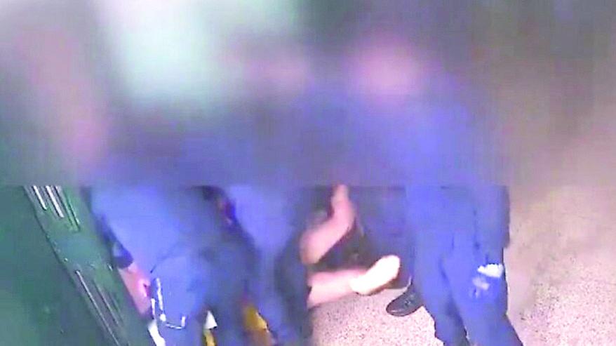Pestaggio in carcere a un detenuto Per ora 8mila euro di risarcimento
