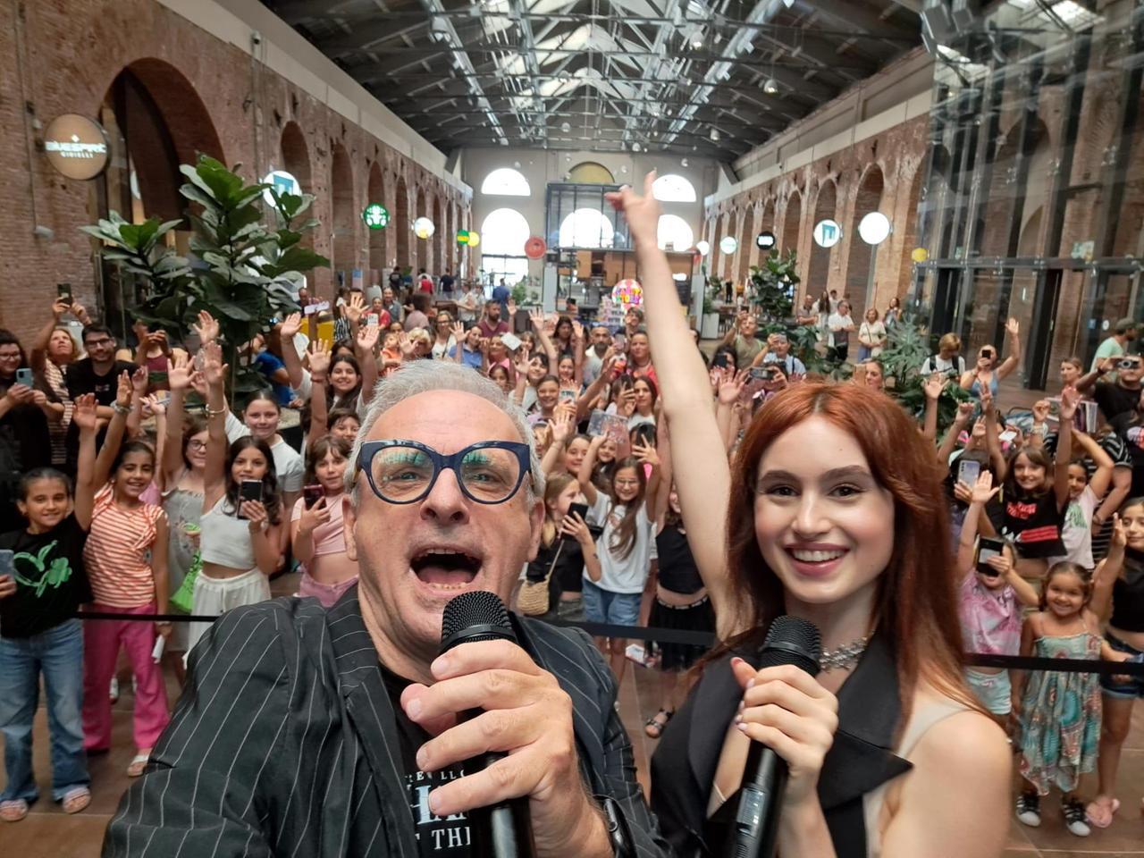 
	Charlotte M. trascina i suoi fan durante il pomeriggio alle Officine Storiche di Porta a Mare (foto concessa dall'organizzazione dell'evento di Porta a Mare)


