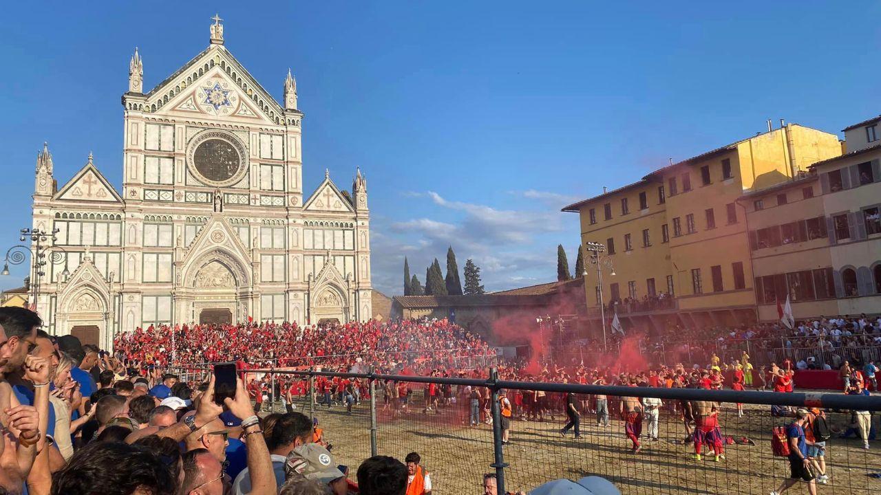 Calcio storico, i Rossi vincono in finale sugli Azzurri con una super rimonta