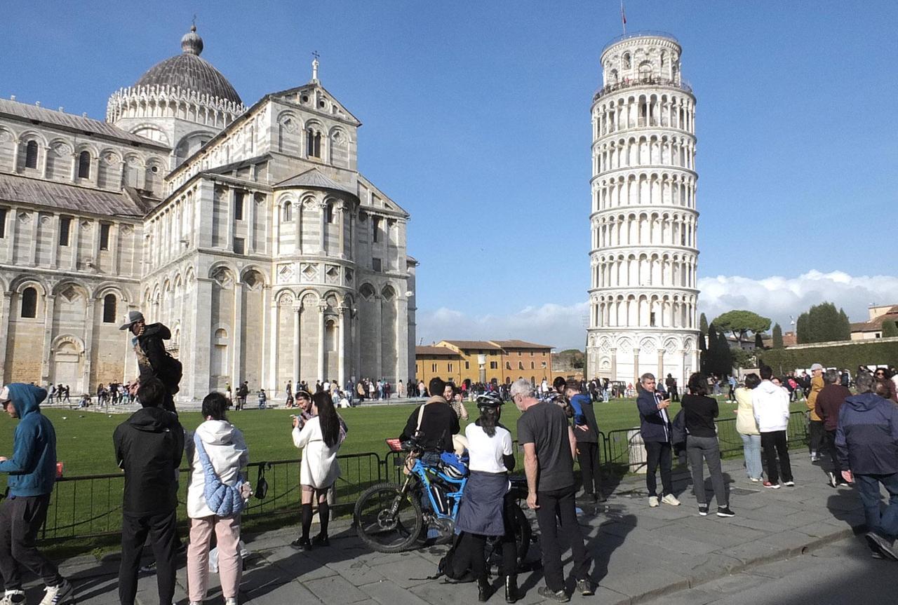 Toscana, l'estate del turismo parte col vento in poppa ma pesano i capricci del meteo