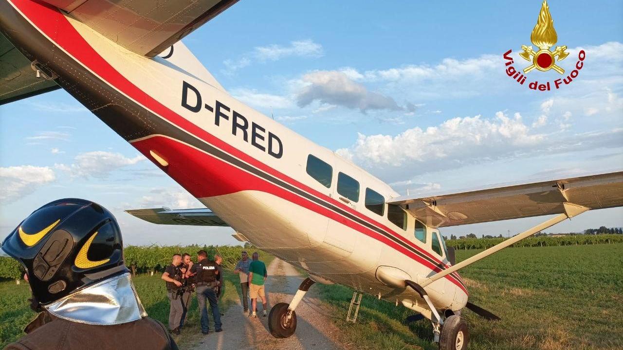 Aereo in avaria, il pilota si salva grazie a un atterraggio d’emergenza