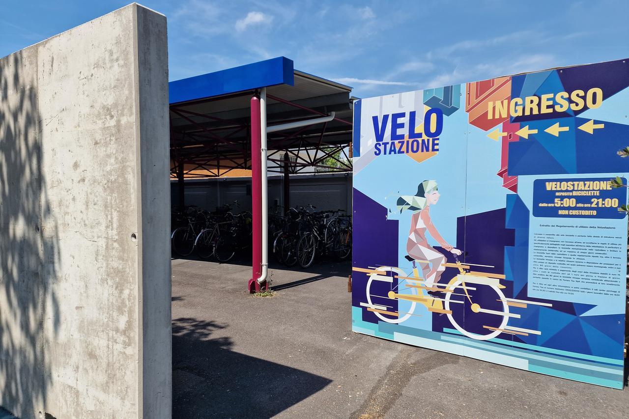 Alla velostazione di Ferrara arrivano cancello, app e telecamere