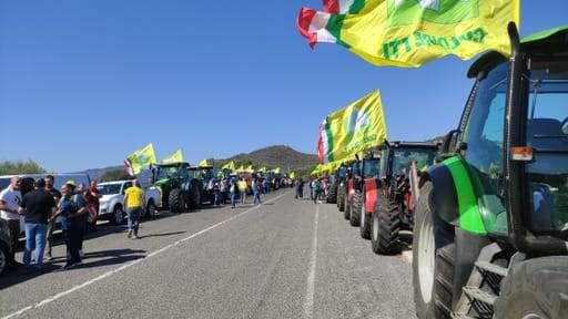 Olbia, trattori in corteo sulla 131 dcn contro la crisi idrica