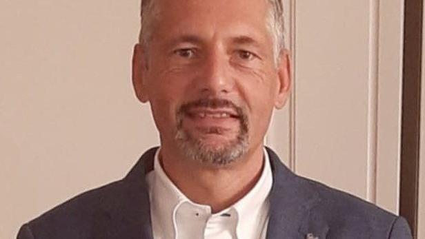 È morto stroncato dalla malattia papà e manager di 55 anni