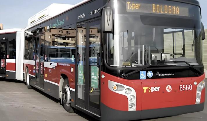 Bologna: ritrova borsello sul bus e lo consegna all’ autista, dentro ci sono 60mila euro