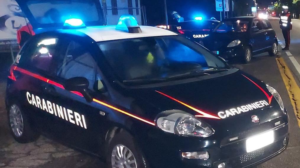 Perseguita e minaccia l’ex compagna, poi dà fuoco alla sua auto a Castelfranco