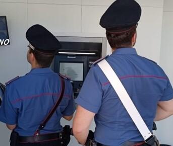 Livorno, prelievi con carte di credito rubate i carabinieri arrestano un 43enne<br>

