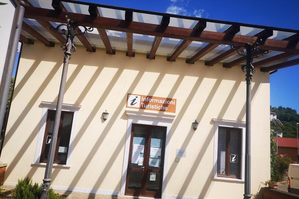 Carrara, per il punto informazioni turistiche di San Martino, definitiva la condanna per falso ideologico<br>
